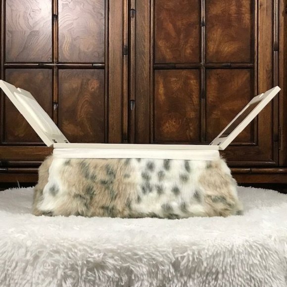 Snow Leopard Faux Fur Double Door 'K' Four Compartment Mirrored Storage Box - Picture 2 of 12